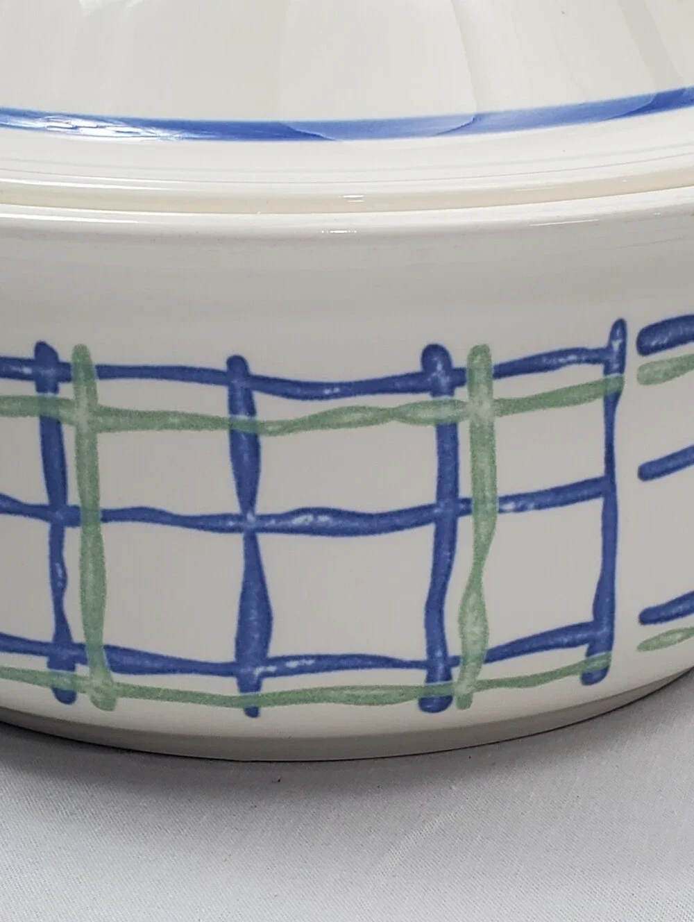 Pfaltzgraff Cloverhill Plaid 2.5 Quart 9 x 4 Covered Round Casserole Dish w/Lid